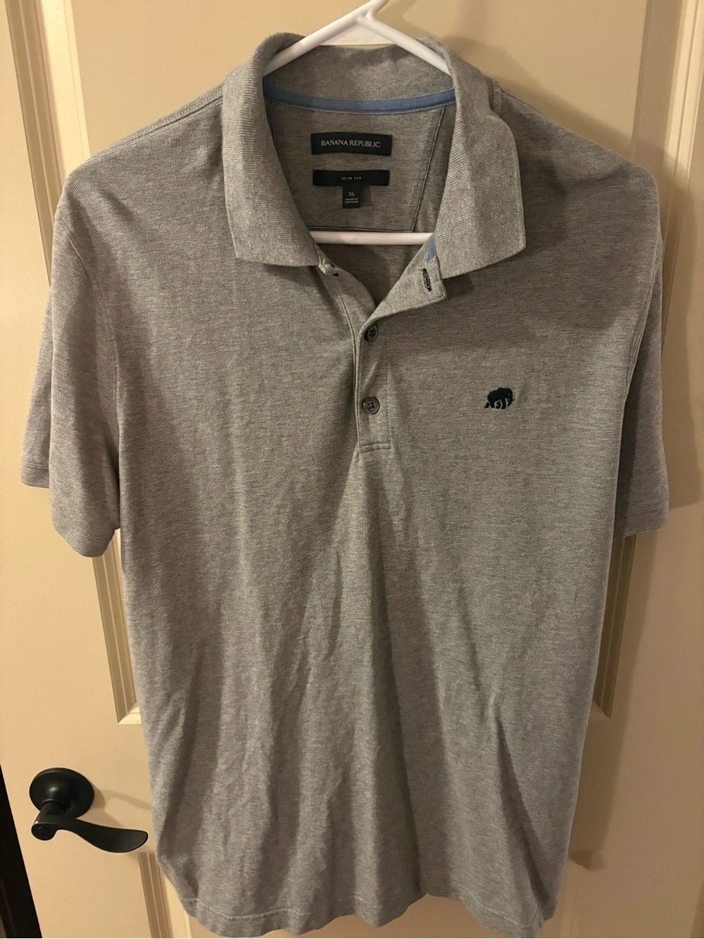 Banana Republic Men’s Light Grey Polo with Navy Logo